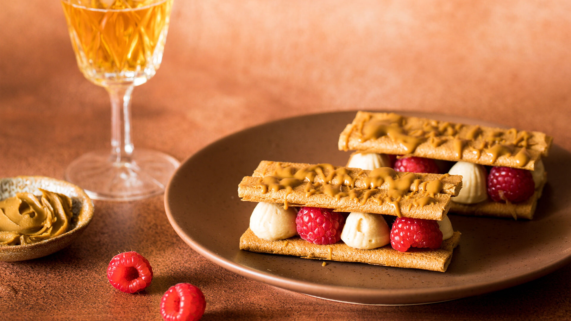 Mille feuille de crêpes dentelles framboise et spéculoos